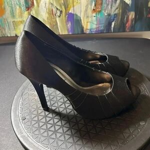 🔥LIKE NEW🔥 Sleek and Sexy / Size 7.5 / Heel Height 4 inches